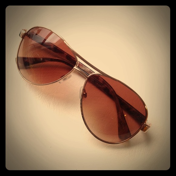 New Gold Frame Aviator Style Sunglasses