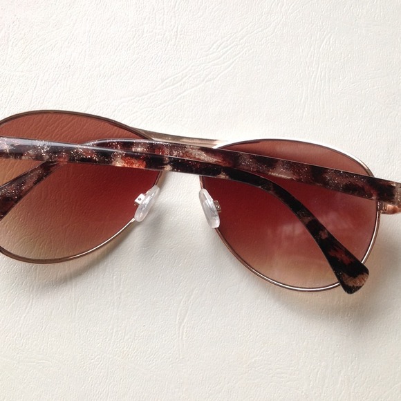 RESERVED.. New Gold Frame Aviator Style Sunnies...
