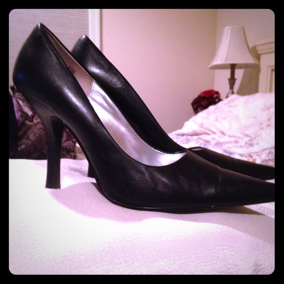 Chinese Laundry Black Heels Reduced!!!!!!!