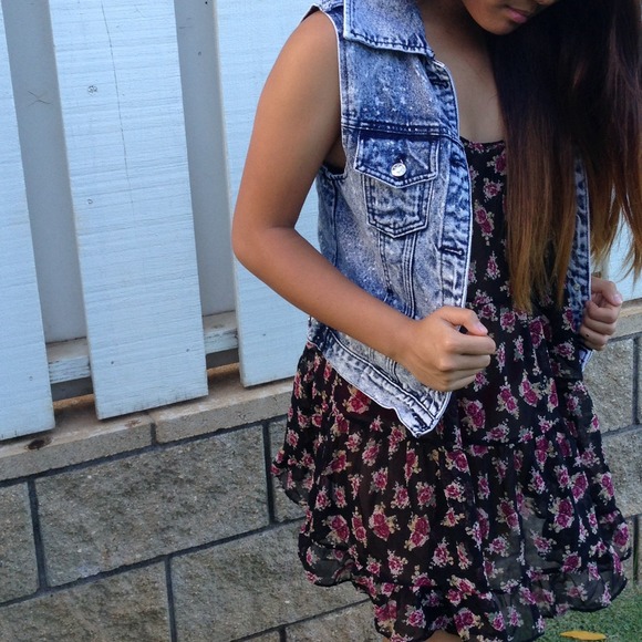 Brandy Melville Rai sheer black red floral dress - Picture 3 of 4