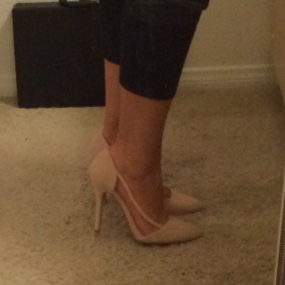 Perfect nude pumps! - Picture 2 of 4