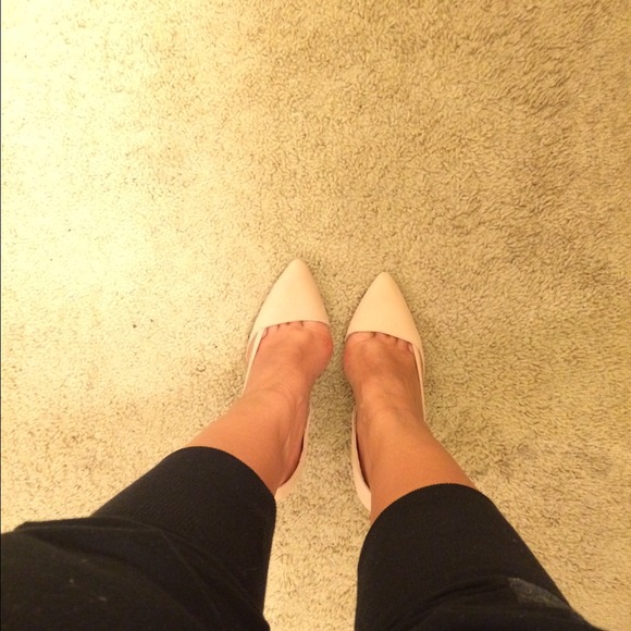 Perfect nude pumps! - Picture 3 of 4