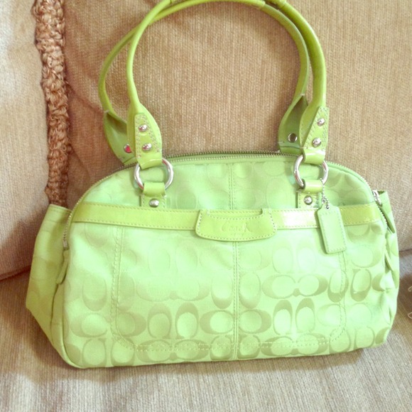 🚫🚫SOLD🚫🚫 Coach lime green handbag