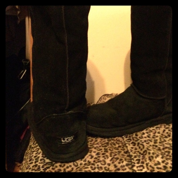 BLACK UGGS!!!!!!!!!!!! WATERPROOF& WARM!!!