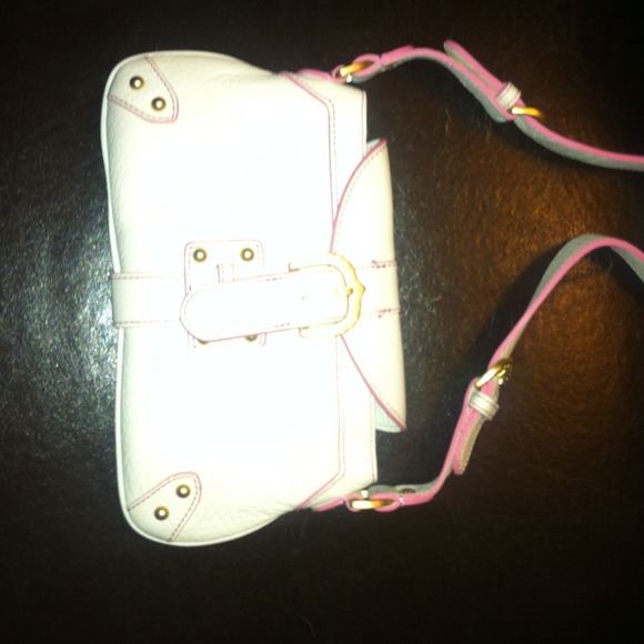 Light cream with light pink borders