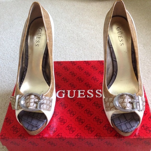 🌸🌸PRICE REDUCED 🌸🌸Guess shoes - Picture 2 of 4