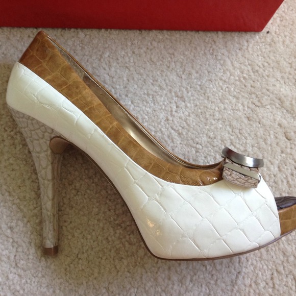 🌸🌸PRICE REDUCED 🌸🌸Guess shoes - Picture 4 of 4