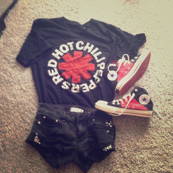 📦SOLD IN BUNDLE 🎀Red Hot Chili Peppers Tee