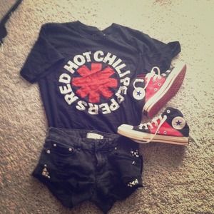 📦SOLD IN BUNDLE 🎀Red Hot Chili Peppers Tee