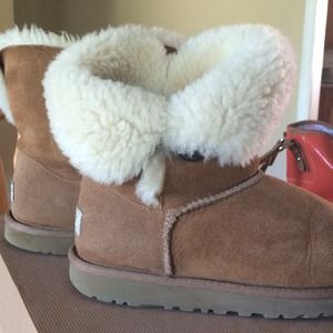 Tan bailey button Uggs