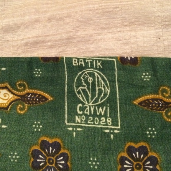 AMAZING BATIK PIECE! The colors are SO beautiful - Picture 3 of 4