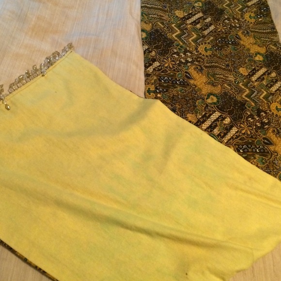 AMAZING BATIK PIECE! The colors are SO beautiful - Picture 4 of 4