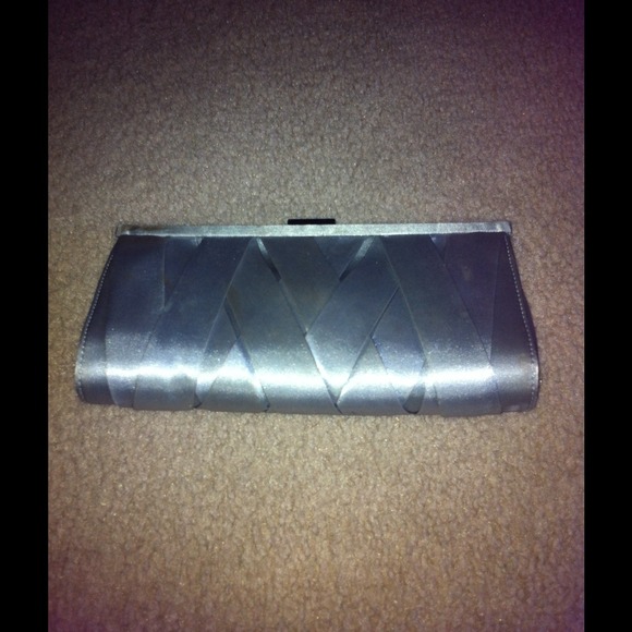 Used authentic Steve Madden clutch.