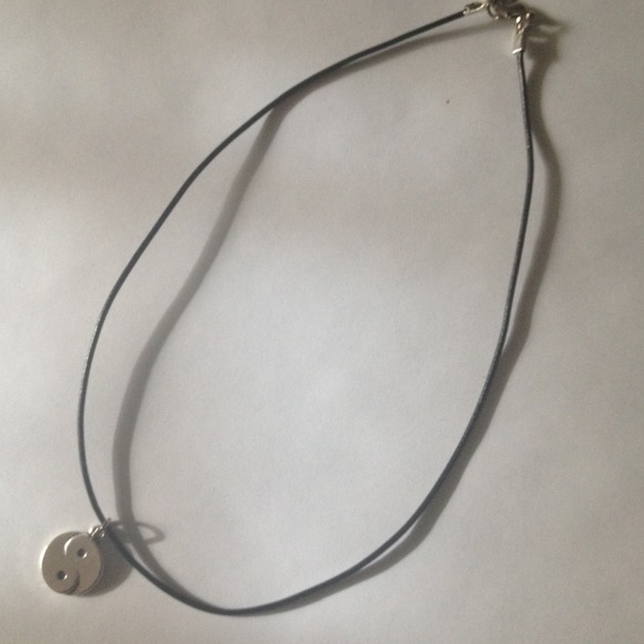 90's yin yang leather choker