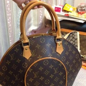 ***SOLD on TF***Louis Vuitton Ellipse Gm