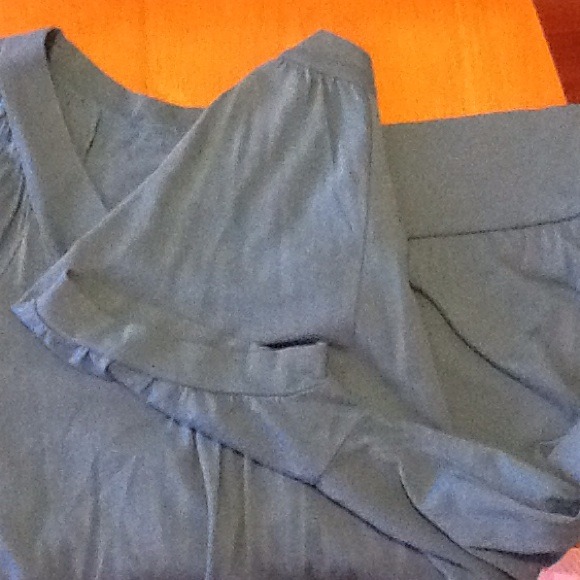 Turquoise top - Picture 3 of 3