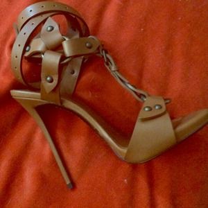 100% authentic Giuseppe zanotti heels. Gorgeous.