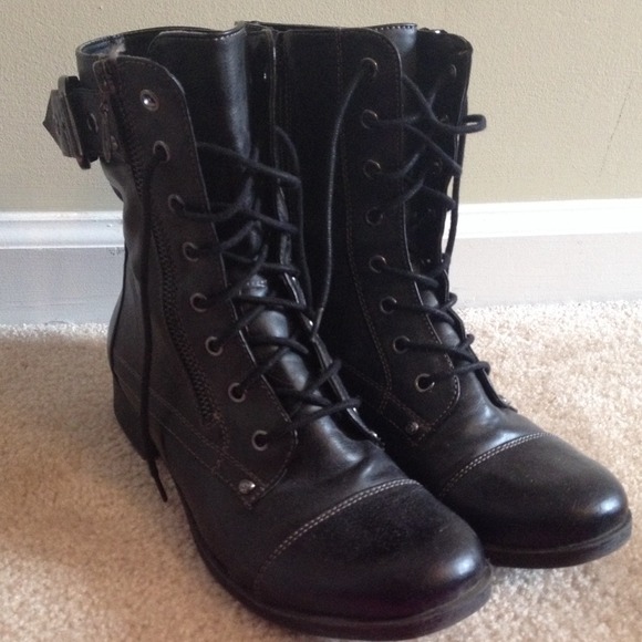 ‼️SOLD‼️Guess combat boots