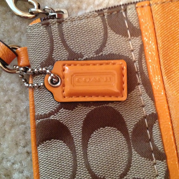 Mini Coach Grey and Orange Wristlet New Never Used - Picture 2 of 4