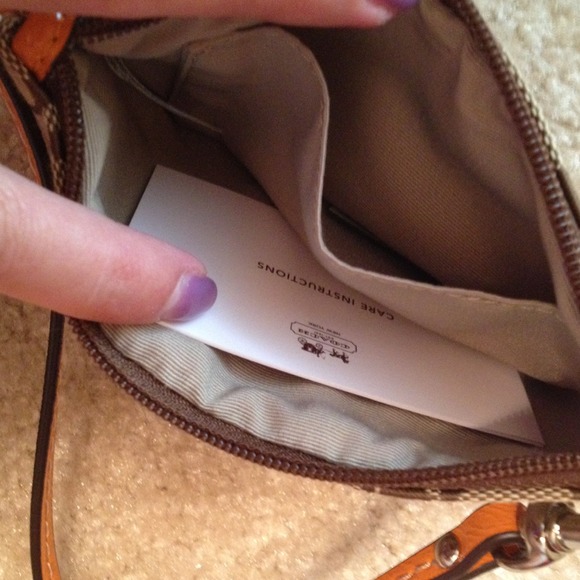 Mini Coach Grey and Orange Wristlet New Never Used - Picture 4 of 4