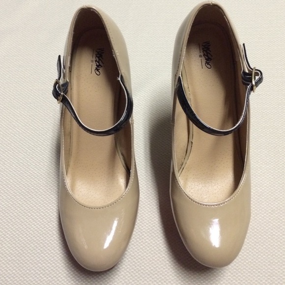 🚫SOLD🚫 Color-block Patent Pumps - Picture 2 of 4