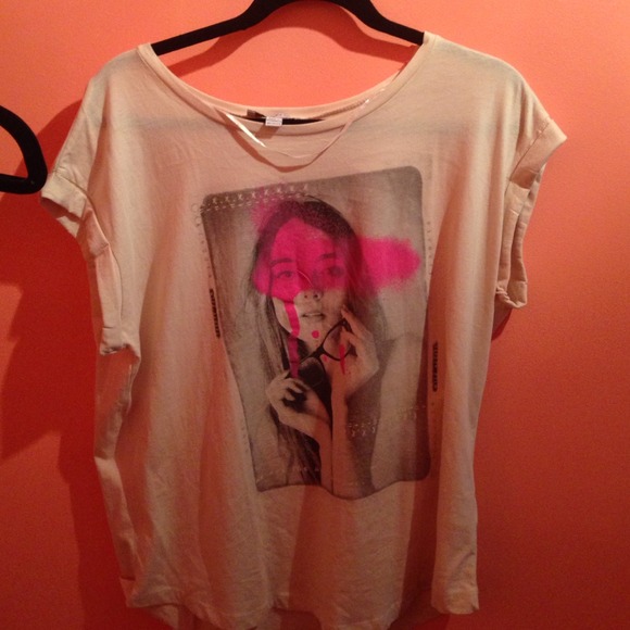 Cotton graphic tee, supper comfy! Brand new!!