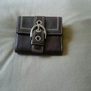 Sm brown coach wallet in good condition.