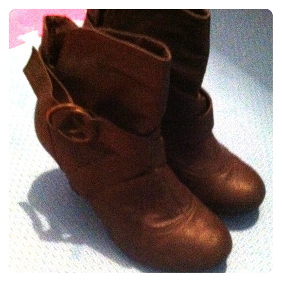 Short brown booties w/ buckle NWOT