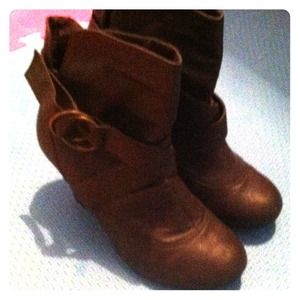 Short brown booties w/ buckle NWOT