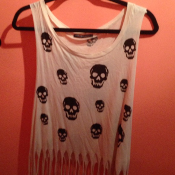 Skull print tank top, fringy bottom