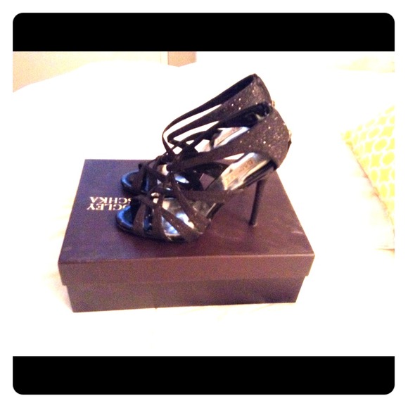 ❌SOLD❌Badgley Mischka cage heels!