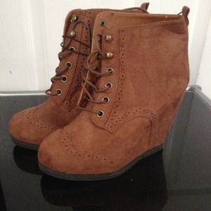 NWT Mossimo Kylin Brown Wedge Boots. Size 6.