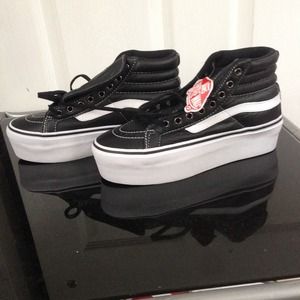 NWT VANS SK8 Hi Platform size 5.5 (womens)
