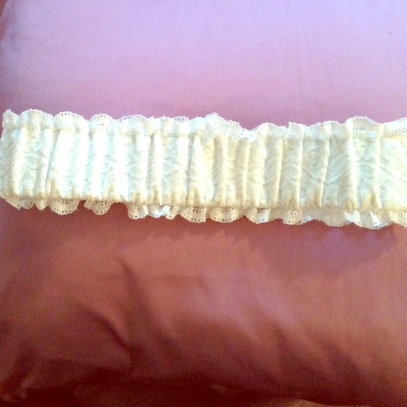Romantic Scalloped Ivory lace belt - Picture 1 of 3