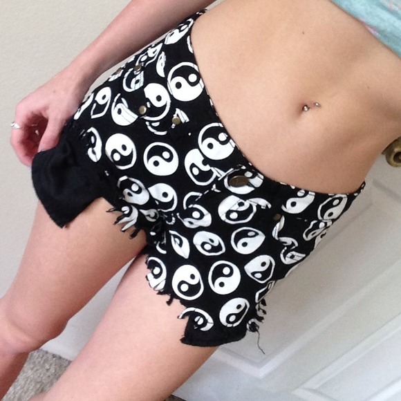 Ying yang shorts