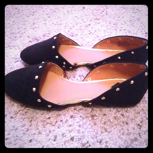 BLACK FLATS