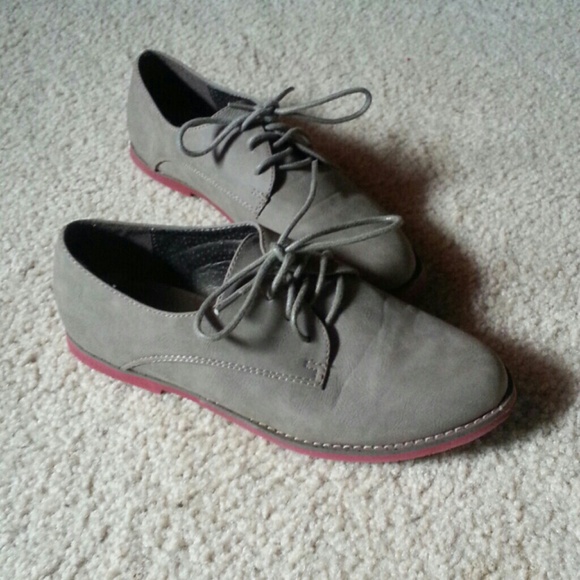 Gray/red oxfords - Picture 1 of 3