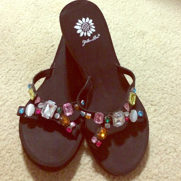 Yellow box multi-colored stone sandals! - Picture 1 of 4