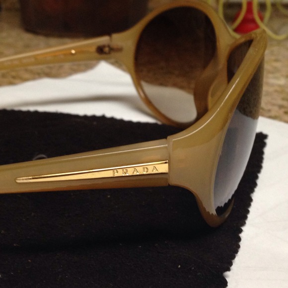 ⚡️⚡️ SALE! ️Prada sunglasses! Excellent condition! main image 5