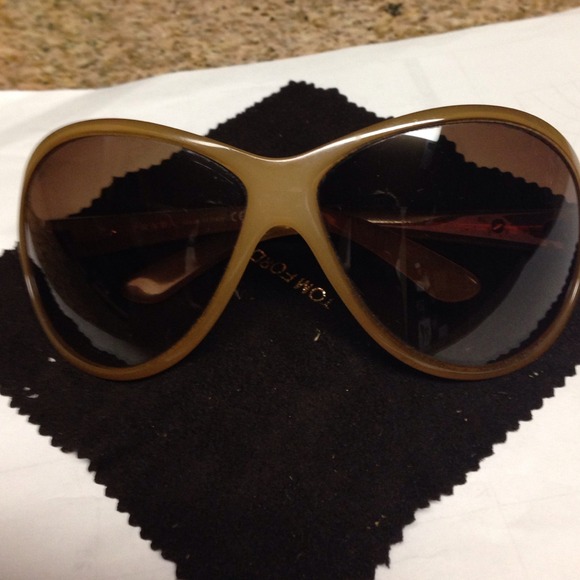 ⚡️⚡️ SALE! ️Prada sunglasses! Excellent condition! main image 4