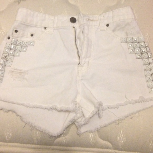 TRADED ❌ 🌝 UO Studded High Rise Cheeky Shorts