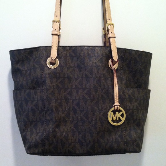 Michael Kors Jet Set Signature Tote