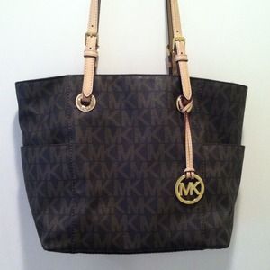 Michael Kors Jet Set Signature Tote