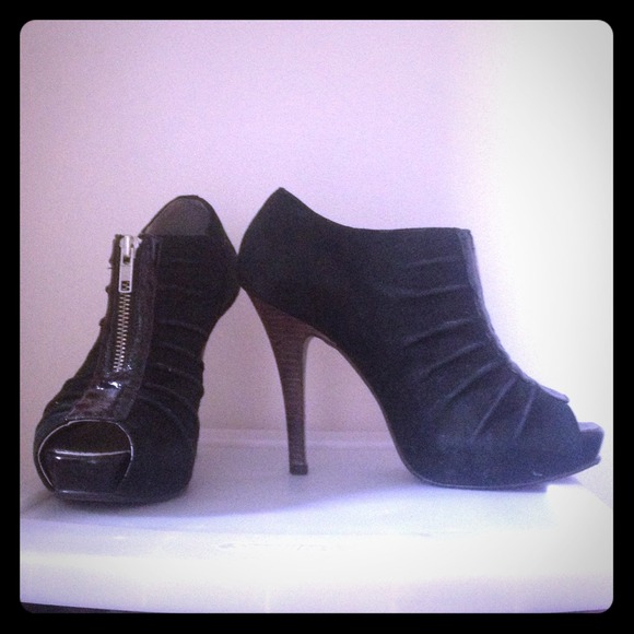 Mallón design black bootie heels.