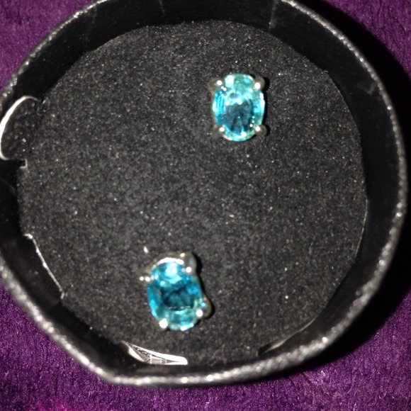 2 in 1 Earring set with Gift Box - Picture 2 of 4