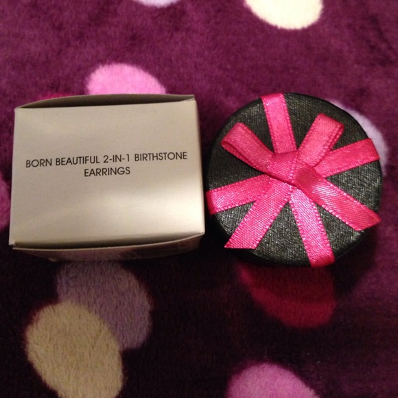 2 in 1 Earring set with Gift Box - Picture 4 of 4