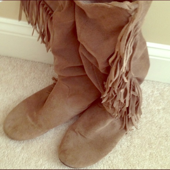Suede tassel boots