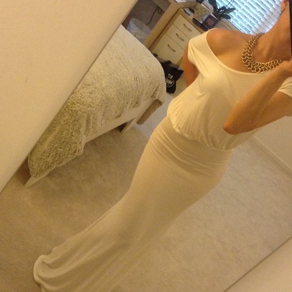 ⭐BUNDLED⭐Cream Cap Sleeved Bagged Over Maxi - Picture 2 of 4