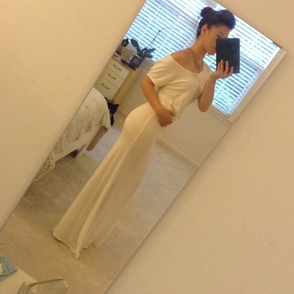 ⭐BUNDLED⭐Cream Cap Sleeved Bagged Over Maxi - Picture 3 of 4