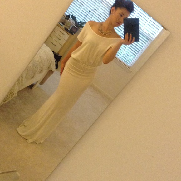 ⭐BUNDLED⭐Cream Cap Sleeved Bagged Over Maxi - Picture 4 of 4